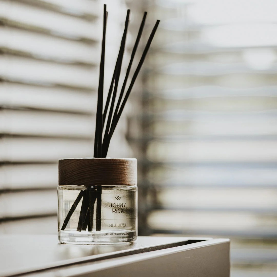 Uzupełnienie do dyfuzora z patyczkami: jak wybrać najlepszy zapach dla domu