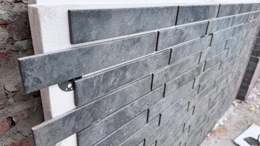 Panele elewacyjne z ociepleniem Royal Facade: nowoczesne rozwiązanie dla ciepłego i estetycznego domu